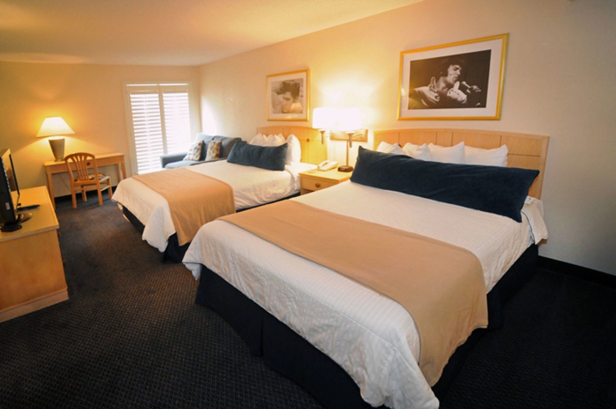 Elvis Presley'S Heartbreak Hotel Memphis Exterior photo